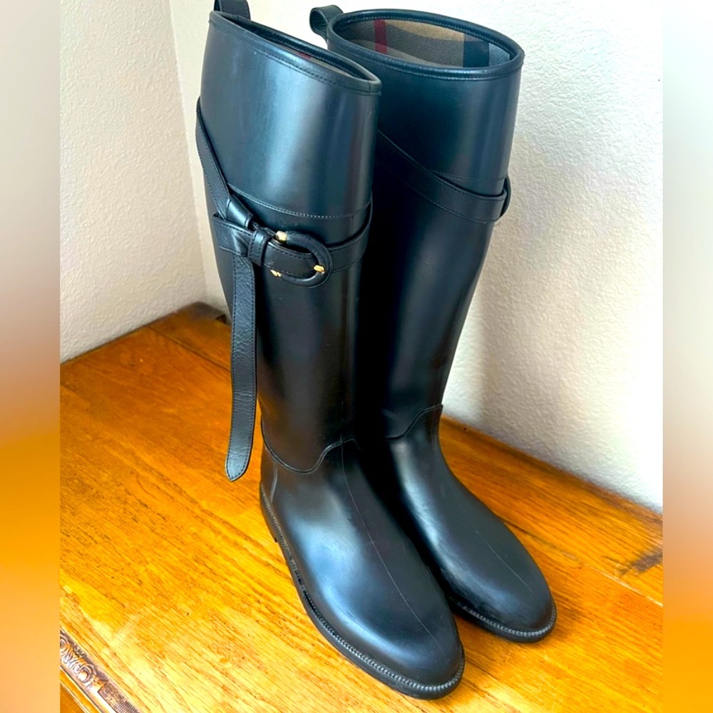 Authentic Burberry Rain boots ☔️